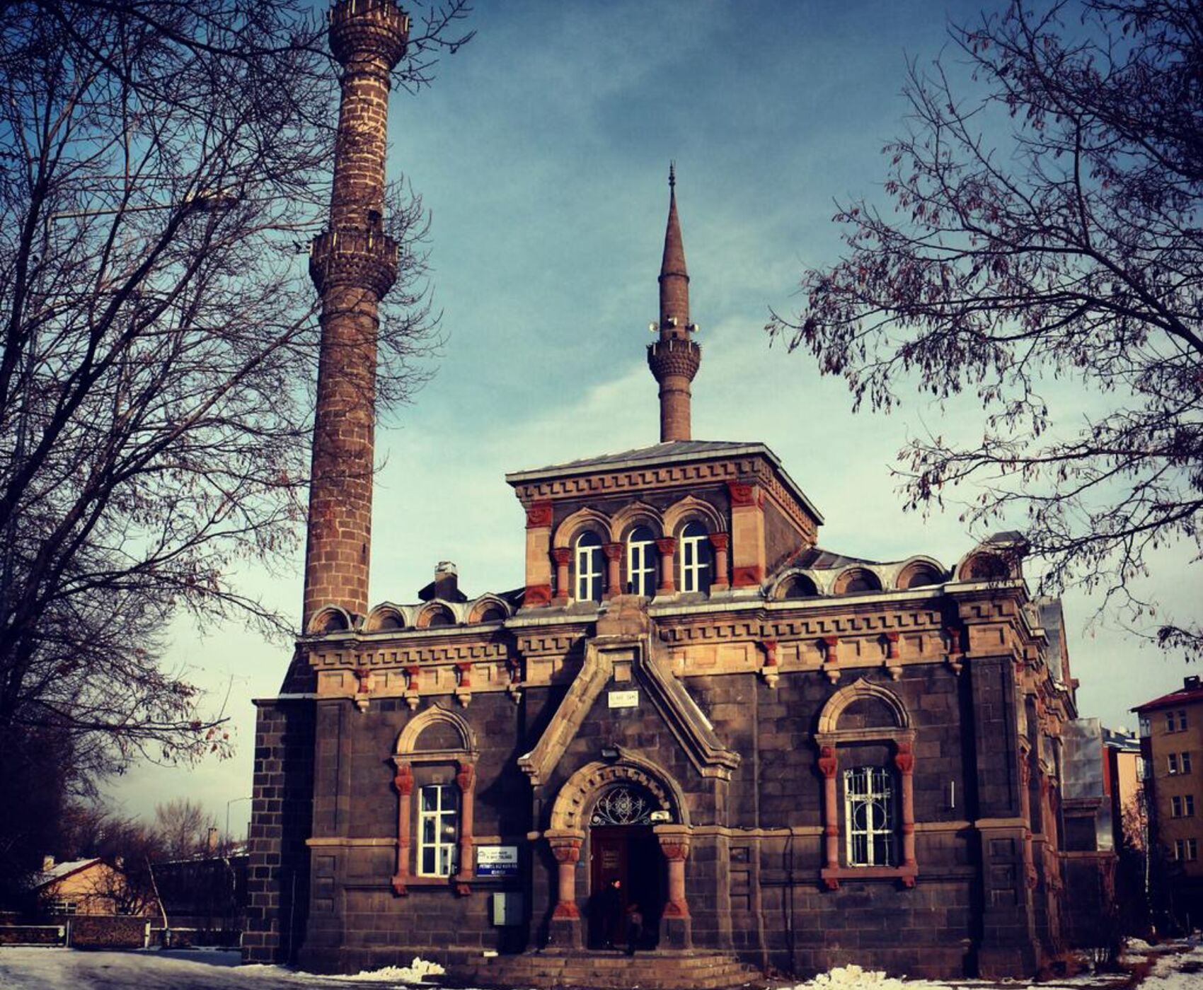 UÇAKLI VAN KARS KARADENİZ BATUM  TURU