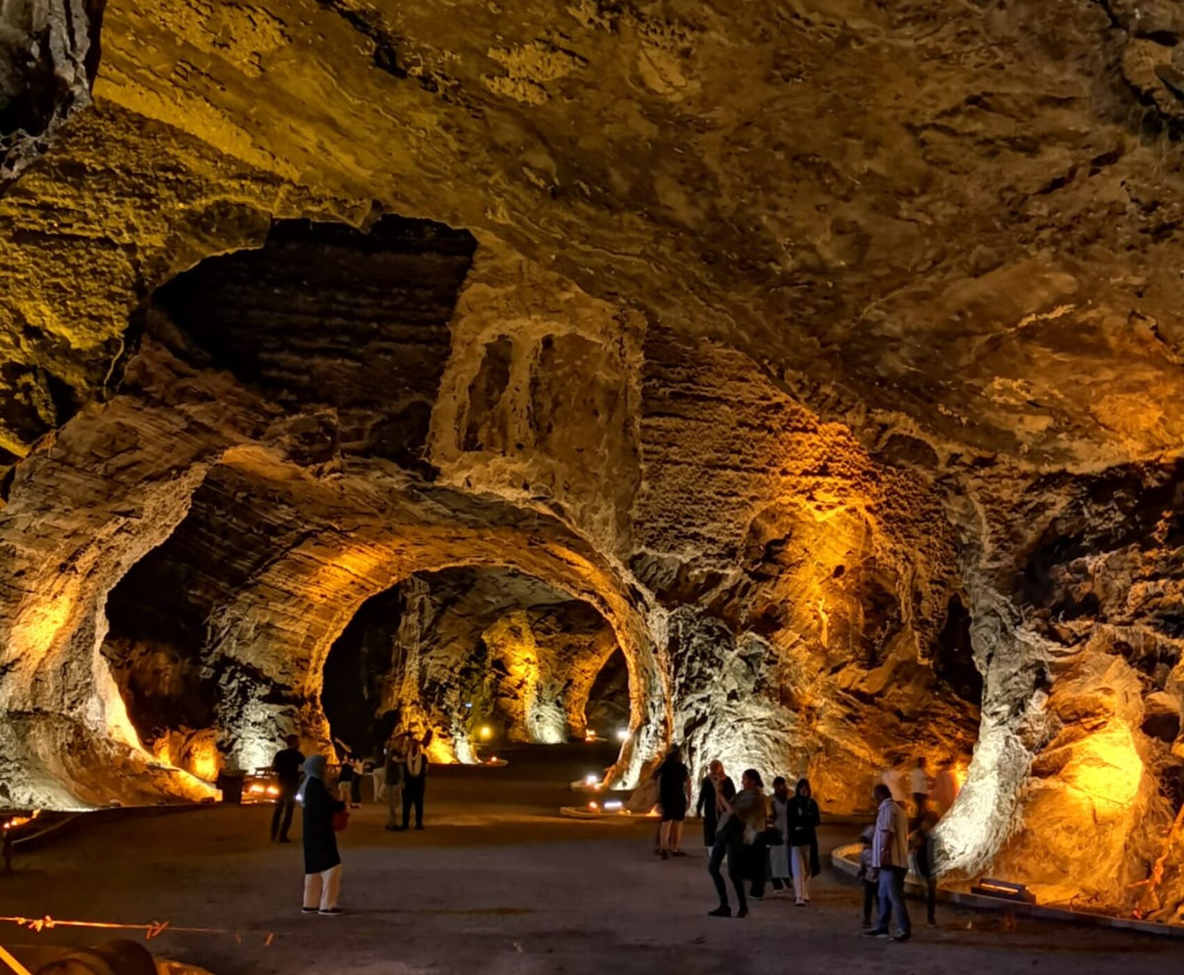 UÇAKLI VAN KARS KARADENİZ BATUM  TURU