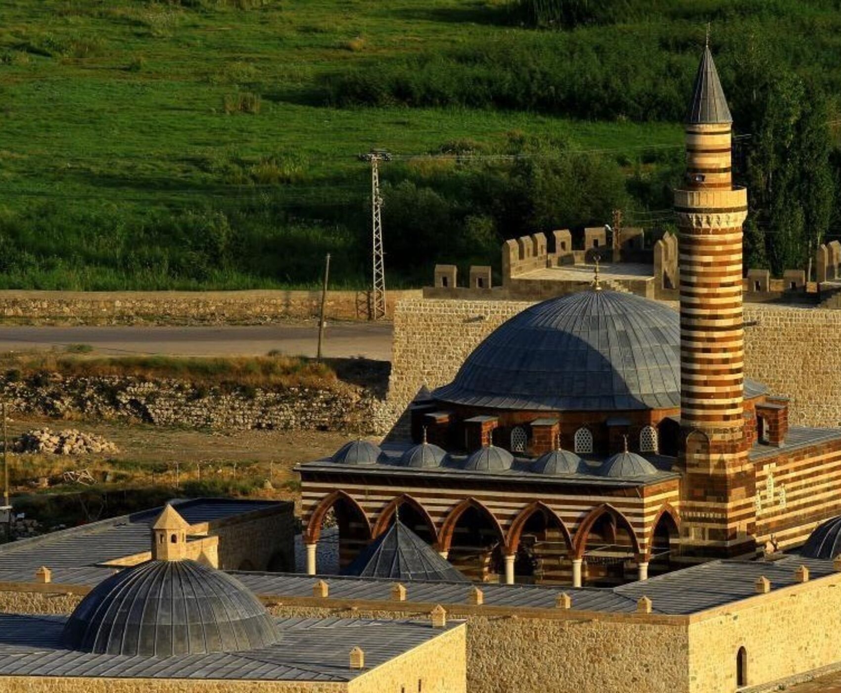 UÇAKLI VAN BAŞKALE YÜKSEKOVA HAKKARİ ŞIRNAK CİZRE DİYARBAKIR