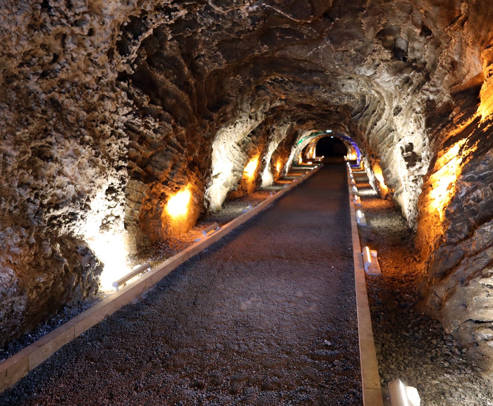 ANTALYA DAN DİREKT UÇAKLI VAN KARS  & PERU GÖKKUŞAĞI TEPELERİ DEĞİL ERZURUM GÖKKUŞAĞI TEPELERİ