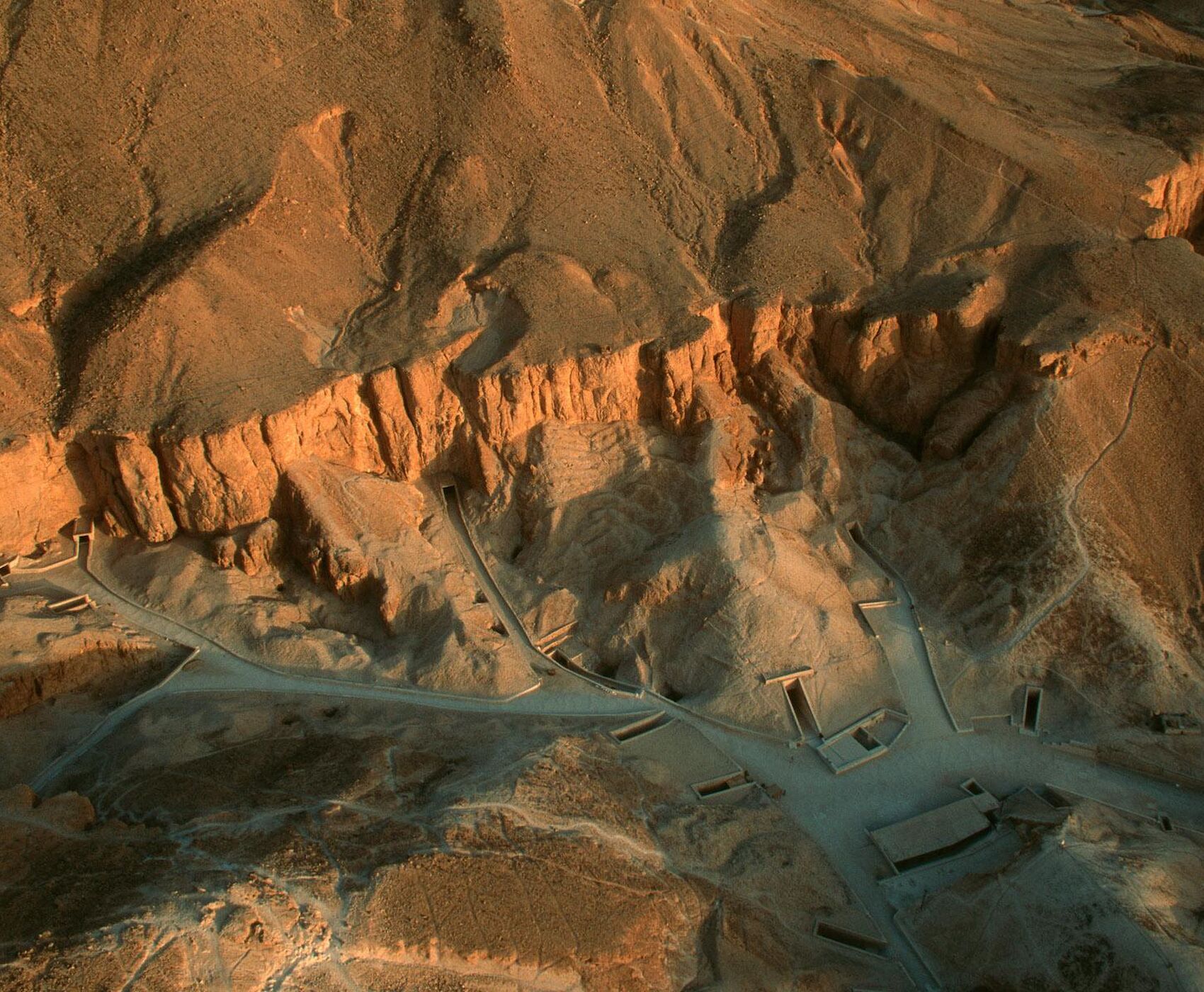 İSTANBUL ÇIKIŞLI NİL CRUİSE GEMİSİ İLE GİZEMLİ MISIR KAHİRE & PİRAMİTLER & ASWAN & LUXOR & TAPINAKLAR & HURGADA